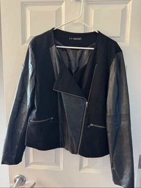 Maurices Black Faux Leather Sleeve Asymmetrical Jacket size 0 fits like 14/16